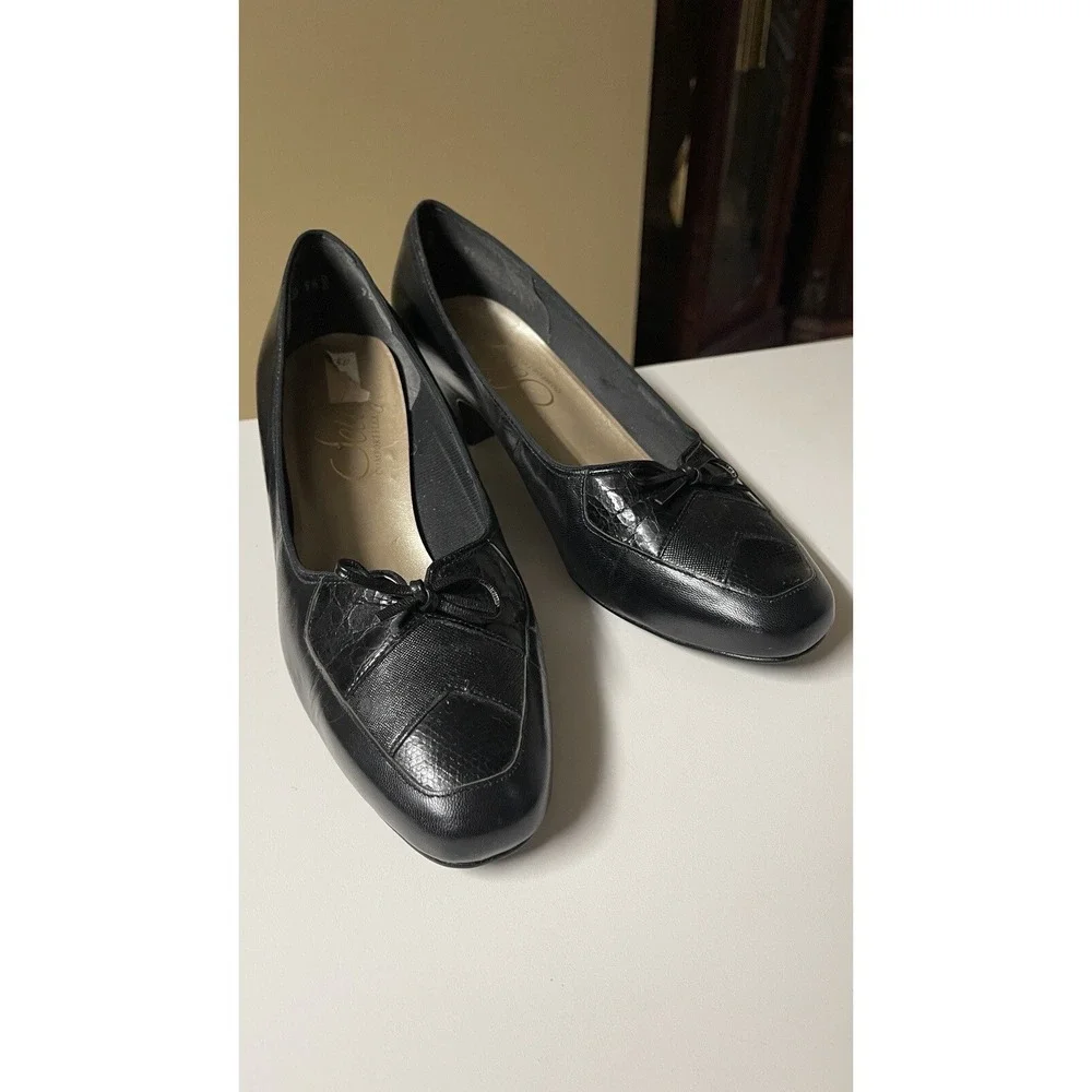 Selby ComfortFlex Black Leather Low Heel Pumps Bow Accent Women's Size 9.5B‎